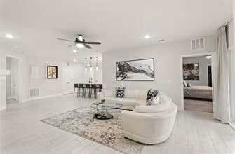 6804 Westview Dr in Houston, TX - Building Photo - Building Photo