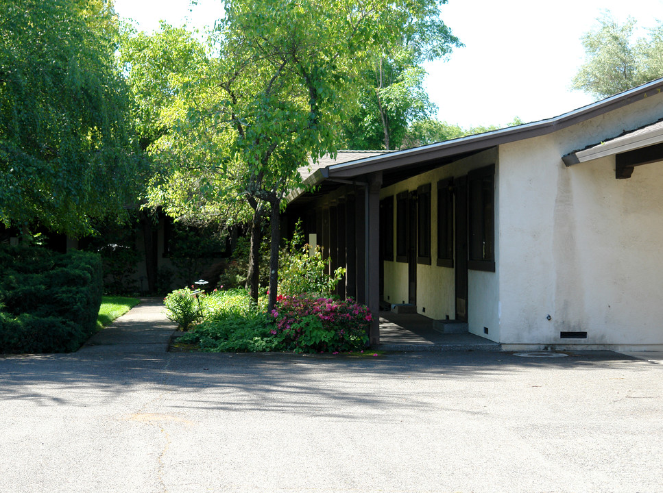 401 W Napa St in Sonoma, CA - Building Photo