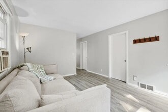 928 8th Ave S in South St. Paul, MN - Foto de edificio - Building Photo