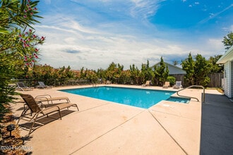 702 Courtyard E in Beaufort, NC - Building Photo - Building Photo