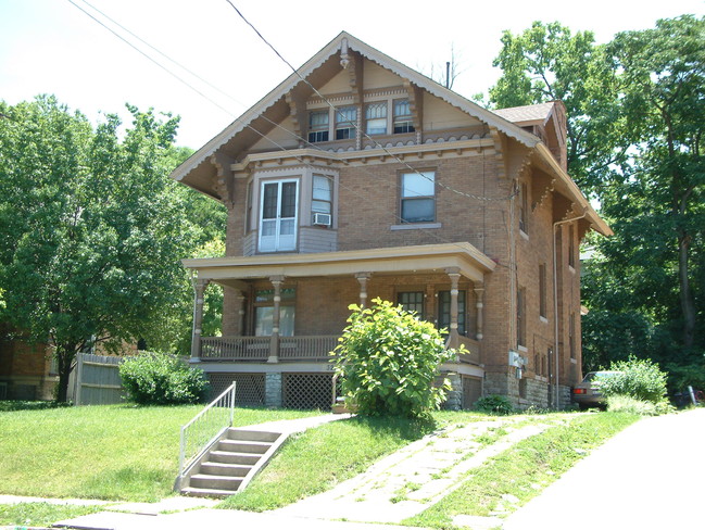 325 Hearne Ave in Cincinnati, OH - Building Photo - Building Photo