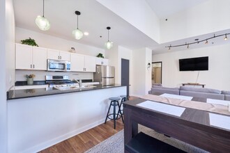 5 N Wabash Ave in Chicago, IL - Building Photo - Building Photo