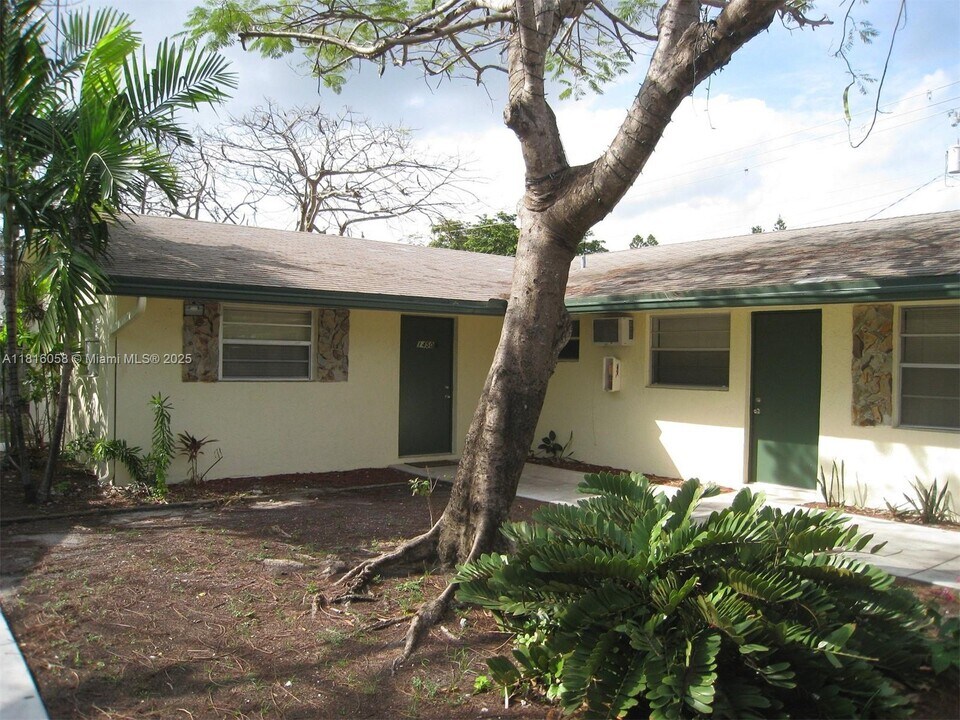 1450 SW 2nd Ave in Dania Beach, FL - Building Photo