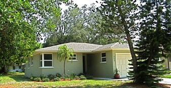 423 Wildwood Way in Belleair, FL - Building Photo