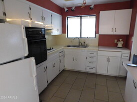 11825 N Thunderbird Rd in Sun City, AZ - Building Photo - Building Photo