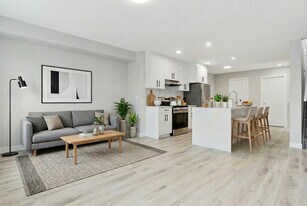 10426 148 St NW in Edmonton, AB - Building Photo