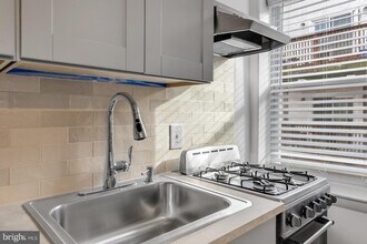 722 S 22nd St-Unit -2R in Philadelphia, PA - Building Photo - Building Photo