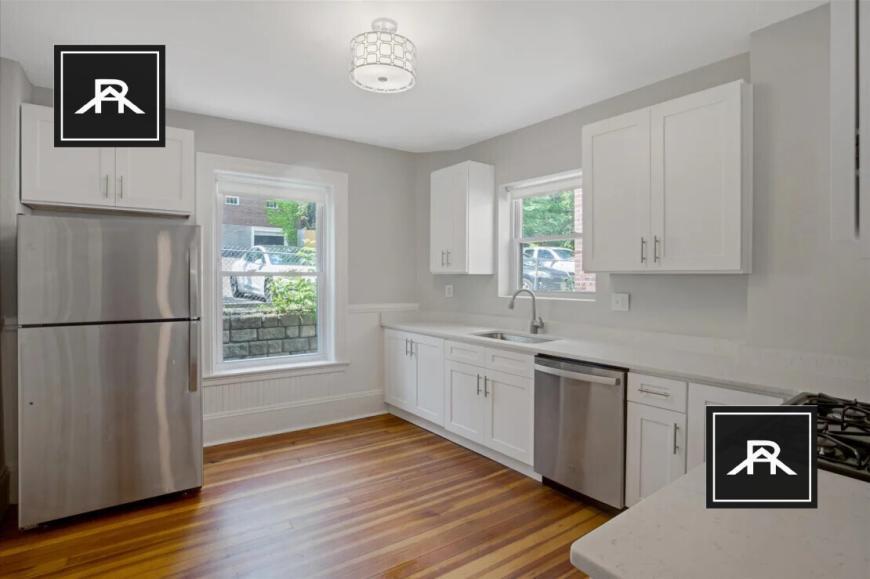 110 Winthrop Rd in Brookline, MA - Building Photo
