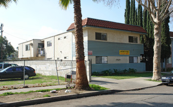 14524-14530 Vose St in Van Nuys, CA - Building Photo - Building Photo