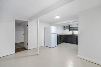 128 E 10th Ave in Hutchinson, KS - Building Photo - Building Photo