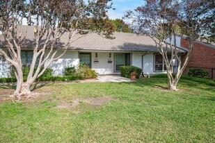 13641 Flagstone Ln in Dallas, TX - Building Photo