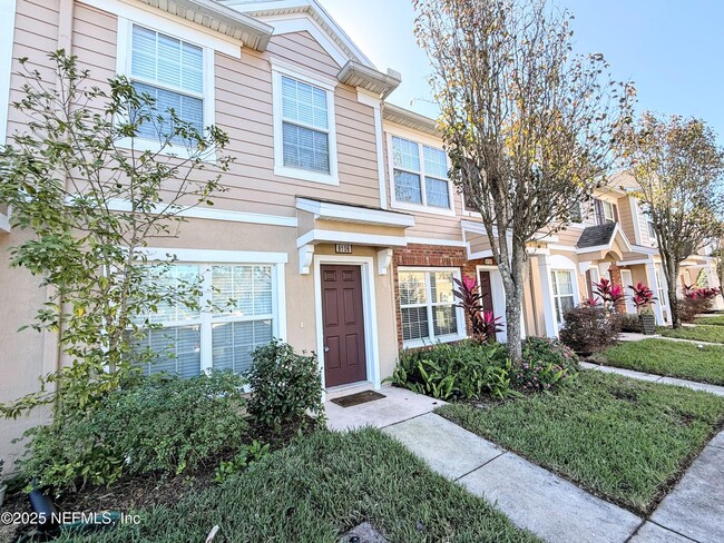 property at 8106 Summer Cove Ct