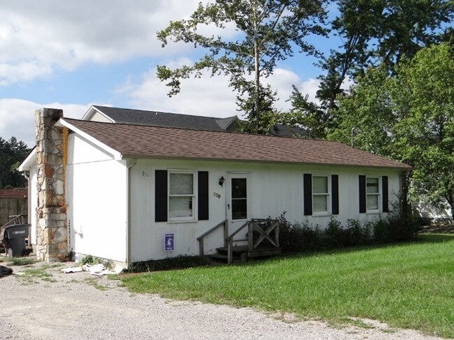 1090 N Washington Ave in Cookeville, TN - Foto de edificio - Building Photo