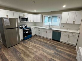 130 Lake Ave, Unit 1 in Worcester, MA - Building Photo