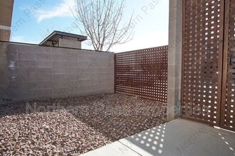 6262 Woodrow Bean Transmountain in El Paso, TX - Foto de edificio - Building Photo