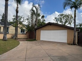 1301 Lucas St in San Fernando, CA - Building Photo