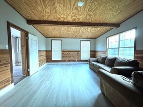 16066 N Loop Dr in Plantersville, TX - Building Photo - Building Photo