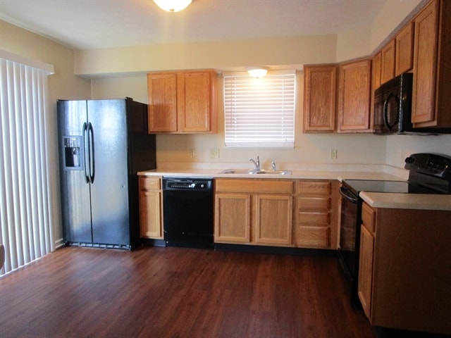 1518 Bluestem Dr in Greenwood, IN - Foto de edificio - Building Photo