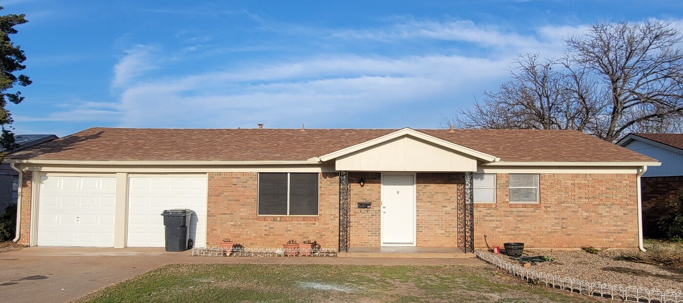 4107 Lenore Dr in Wichita Falls, TX - Building Photo