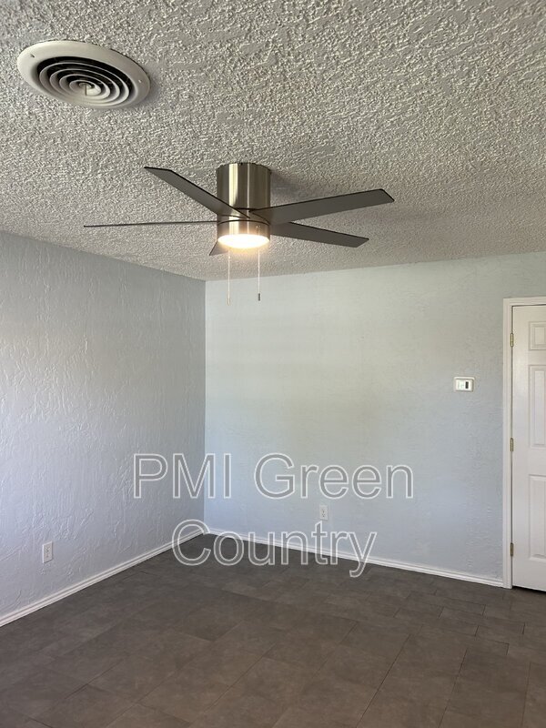 property at 228 S Indianola St