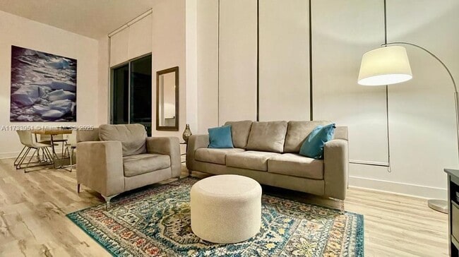 9055 SW 73rd Ct, Unit 709 in Miami, FL - Foto de edificio - Building Photo