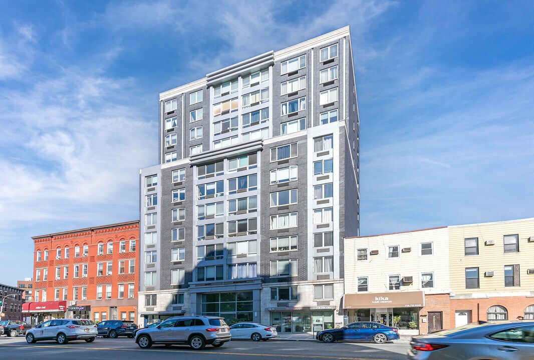 The Echelon in Long Island City, NY - Building Photo