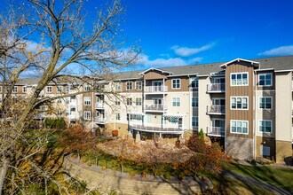 Levander Estates in South St. Paul, MN - Foto de edificio - Building Photo