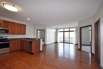 160 S River St in Aurora, IL - Foto de edificio - Building Photo