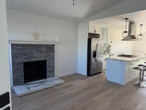 664 Carefree Dr, Unit 1 in San Diego, CA - Building Photo - Building Photo