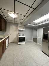 1009 Spring St, Unit Apt 1 in Grinnell, IA - Foto de edificio - Building Photo