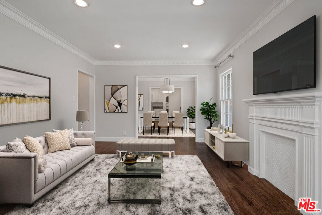 10621 Ashton Ave in Los Angeles, CA - Building Photo
