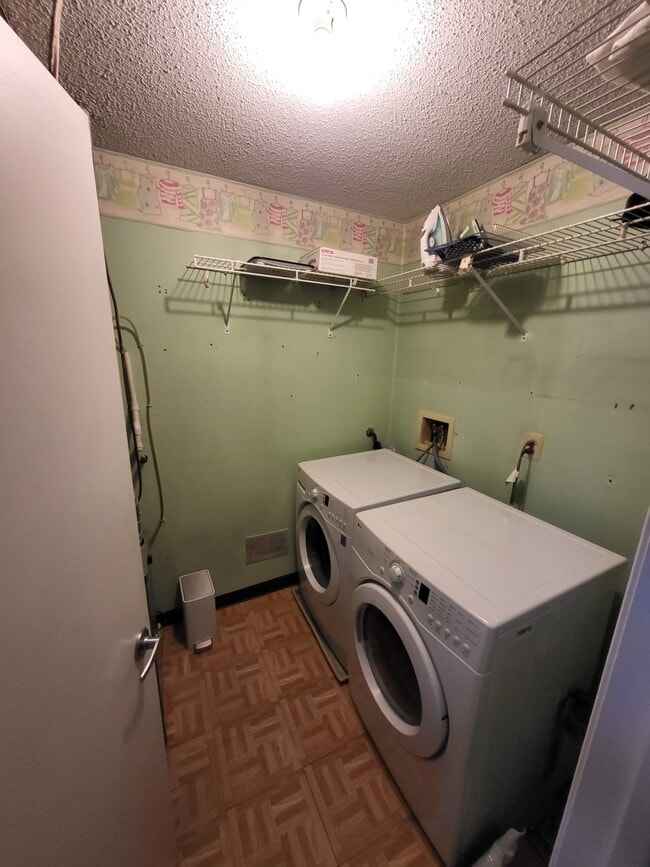 2102 Doolittle Dr in Bridgewater, NJ - Building Photo - Building Photo