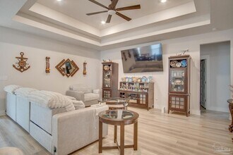 229 Camellia Dr in Gonzalez, FL - Building Photo - Building Photo