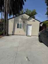 8719 Yorktown Ave in Los Angeles, CA - Foto de edificio - Building Photo