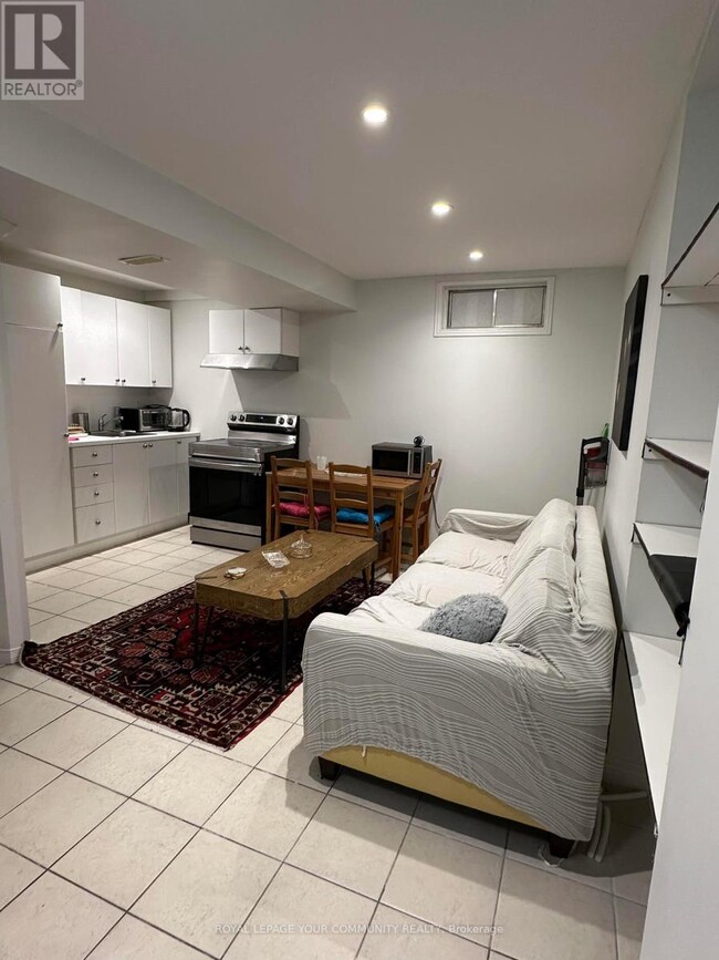 property at 82 Valhalla Ct