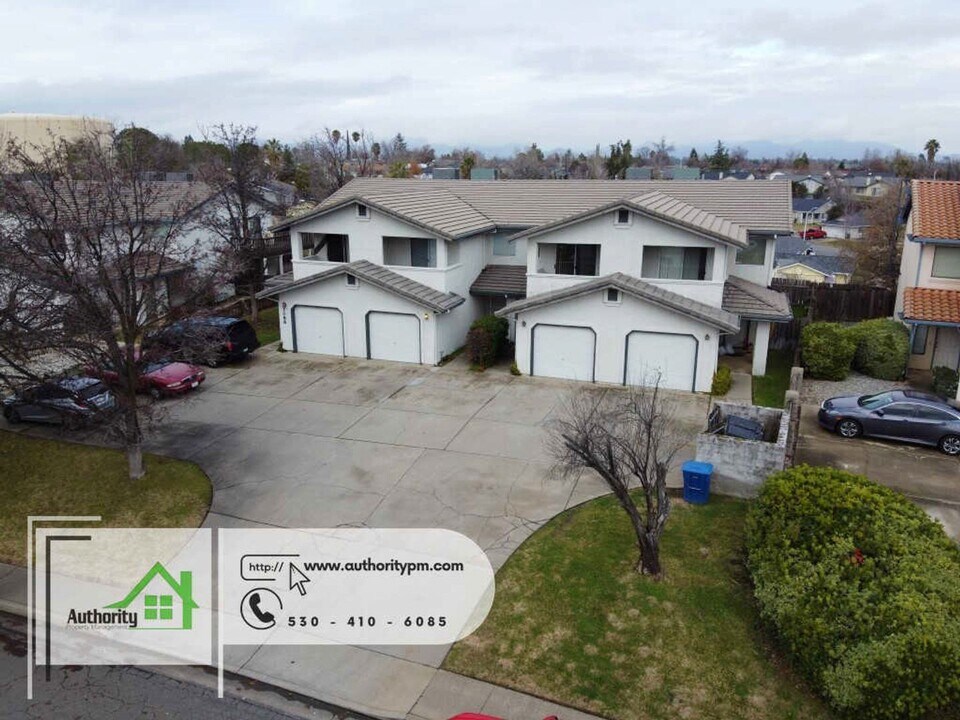 1088 Burton Dr in Redding, CA - Building Photo