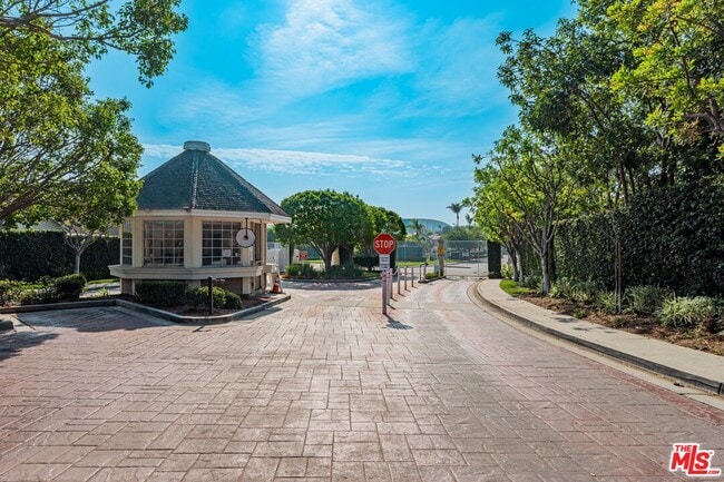 8725 Beckenham Ln-Unit -N in Inglewood, CA - Building Photo - Building Photo