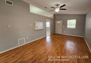 2703 Lorraine Dr in Leesburg, FL - Building Photo - Building Photo