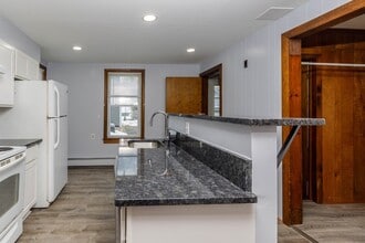 37 Vale St in Clinton, MA - Building Photo - Building Photo