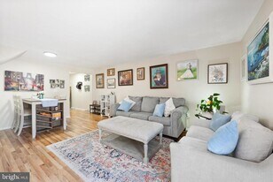 15 Dulany Ct in Sterling, VA - Building Photo