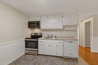 559 Sagamore Ave in Portsmouth, NH - Building Photo - Building Photo