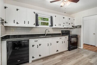 2563 Beverly Hills Dr in Chamblee, GA - Building Photo - Building Photo