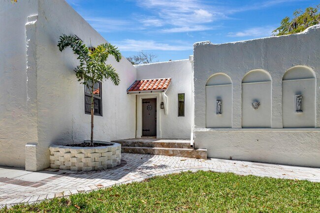 828 35th St in West Palm Beach, FL - Building Photo - Building Photo