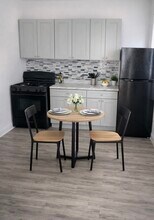 1724 E 70th St in Chicago, IL - Building Photo - Building Photo