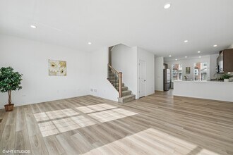 1204 Neubauer Circle in Lindenhurst, IL - Building Photo - Building Photo