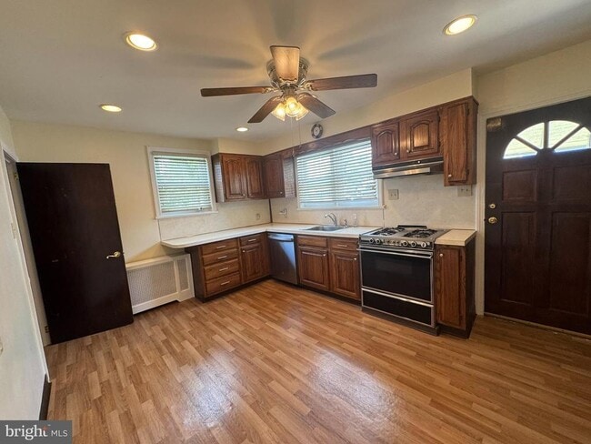 410 Paoli Ave in Philadelphia, PA - Building Photo - Building Photo