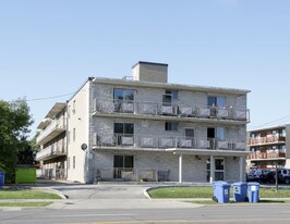 494 Mohawk Rd E in Hamilton, ON - Building Photo