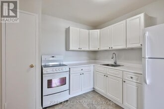 49 Wellington St in Port Hope, ON - Building Photo - Building Photo