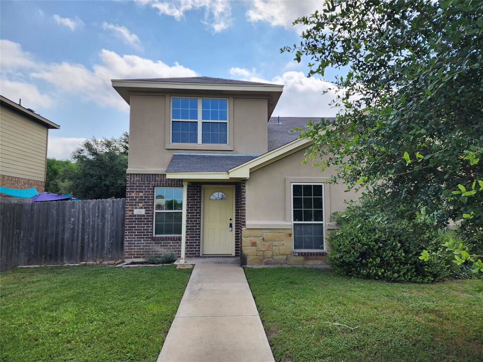 150 Sierra Rose Loop in Georgetown, TX - Building Photo