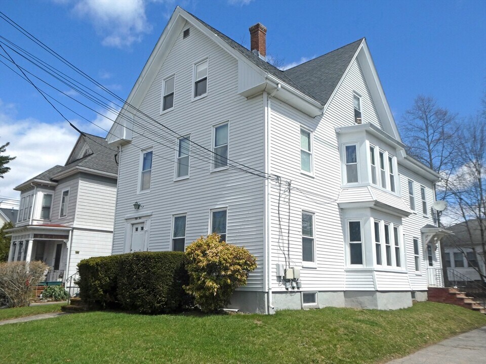 55 Everett St in Middleboro, MA - Building Photo